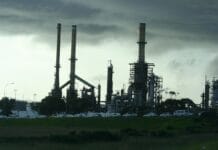 Licencje na technologie petrochemiczne – kto je kontroluje?