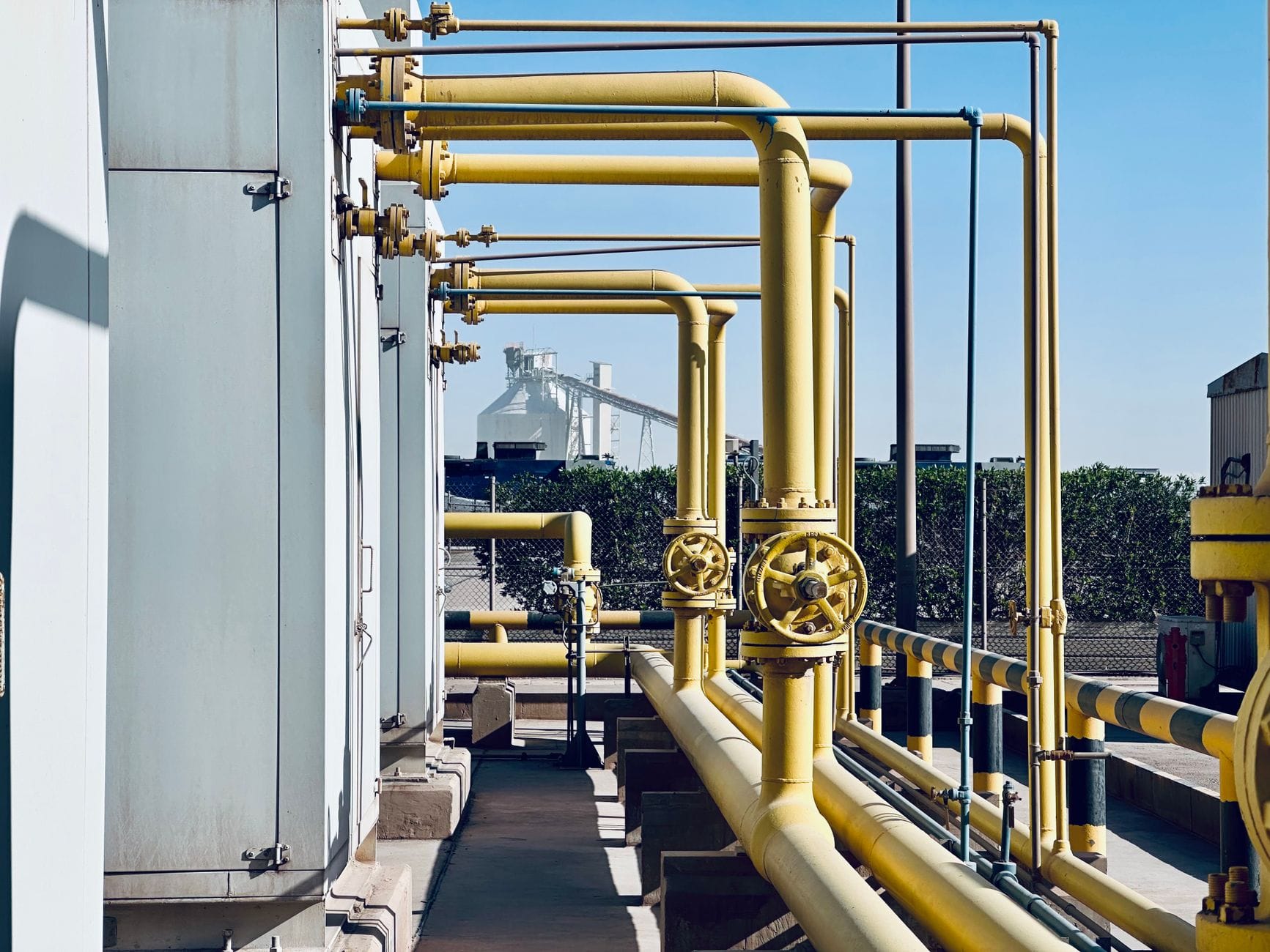 Rurociągi przemysłowe w saudyjskiej instalacji gazowej